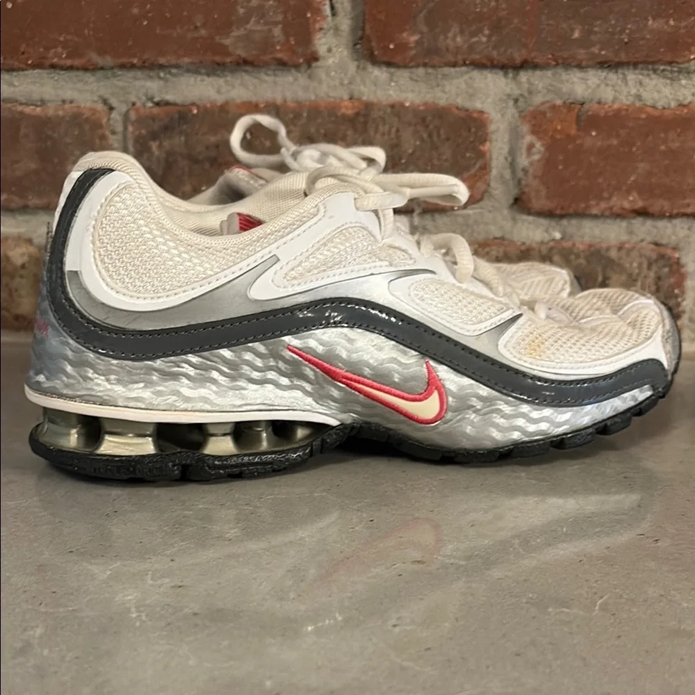 Nike Women's Sneakers - White and Gray - Picture 3 of 8